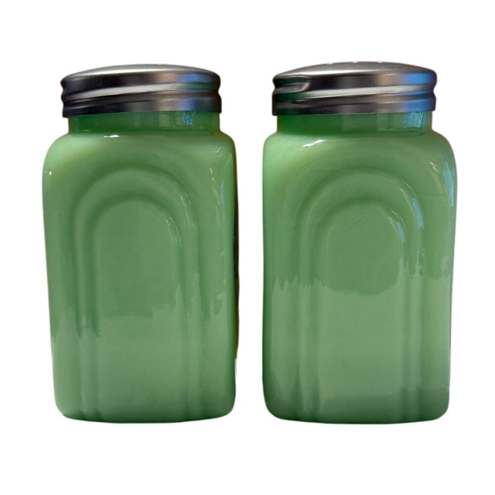 Moon Pie 4" Salt & Pepper Shakers Jadeite Green Glass Reproduction - Picture 4 of 7
